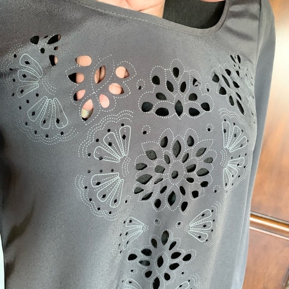 Xhilaration Gray Blouse‎ Button Down Back Floral Cutouts - Picture 6 of 12